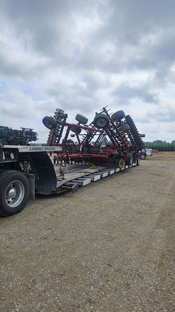 Disc loaded on the trailer, side view